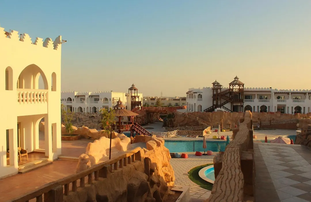 Palma di Sharm pool